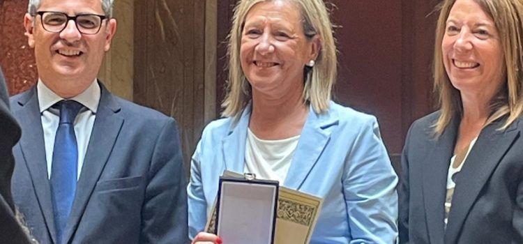 La degana de l’Il·lustre Col·legi d’Advocats i Advocades de Tortosa, distingida amb la Creu de l’Ordre de Sant Ramon de Penyafort del Ministeri de Justícia