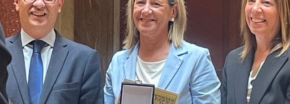 La degana de l’Il·lustre Col·legi d’Advocats i Advocades de Tortosa, distingida amb la Creu de l’Ordre de Sant Ramon de Penyafort del Ministeri de Justícia