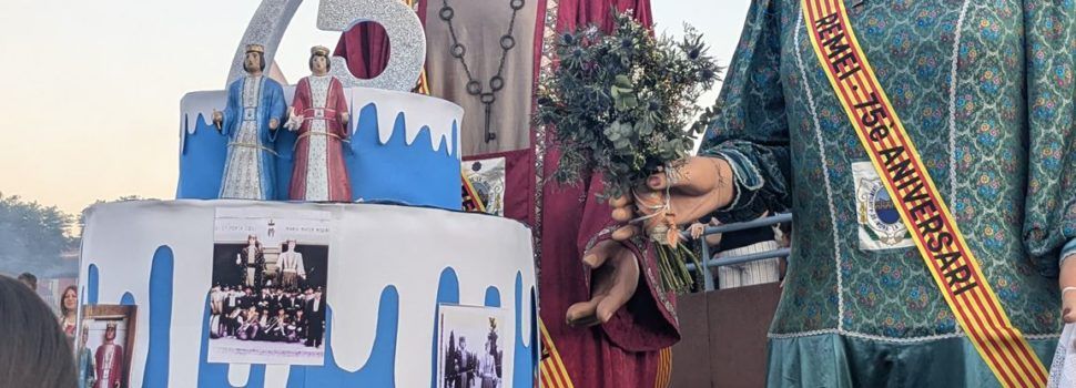 Els nanos i gegants, en la trobada del 75 aniversari dels gegants a Mora La Nova