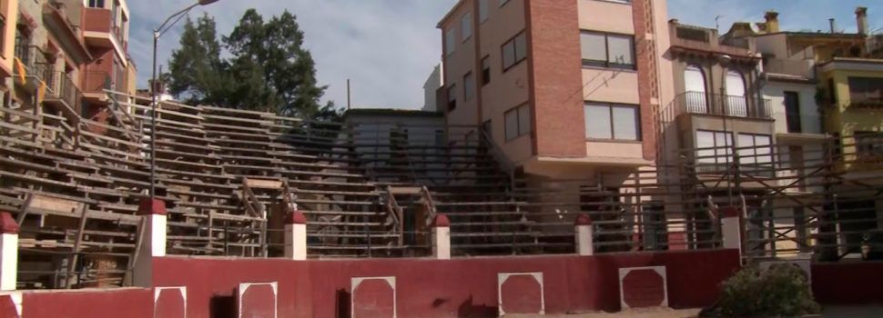 Benassal avança en el muntatge artesanal de la seua històrica plaça de bous  