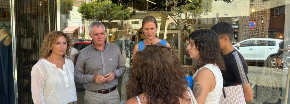 Un campanya a peu de comerç a Amposta consciència sobre la bona gestió dels residus i l’ús del català a la retolació comercial