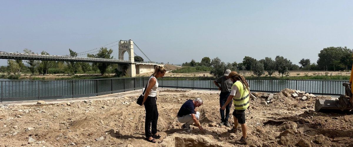 Les obres de la plaça del Poador d’Amposta treuen a la llum l’antic pou que dona nom a l’espai