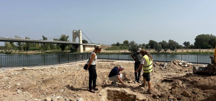 Les obres de la plaça del Poador d’Amposta treuen a la llum l’antic pou que dona nom a l’espai