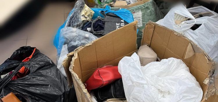 La Policia Local incauta més de 290 articles presumptament falsificats al mercadet del dijous