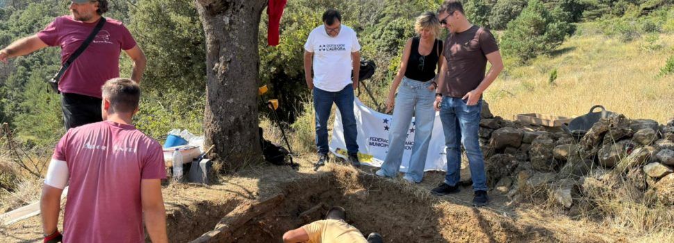 Càrrecs públics de Compromís visiten els treballs d’exhumació a Vistabella