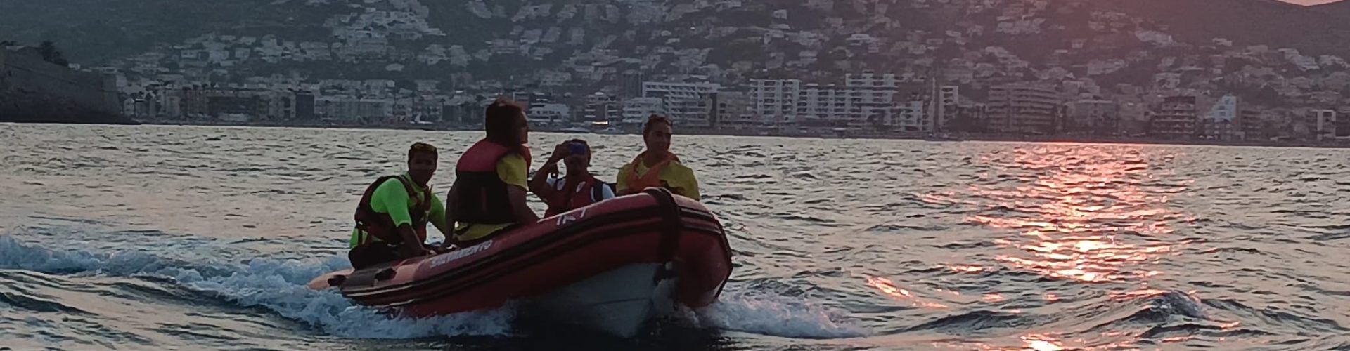 La Playa Norte de Peñíscola acoge un simulacro de rescate en el mar