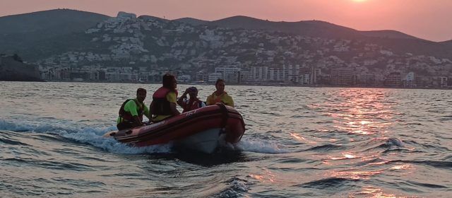 La Playa Norte de Peñíscola acoge un simulacro de rescate en el mar