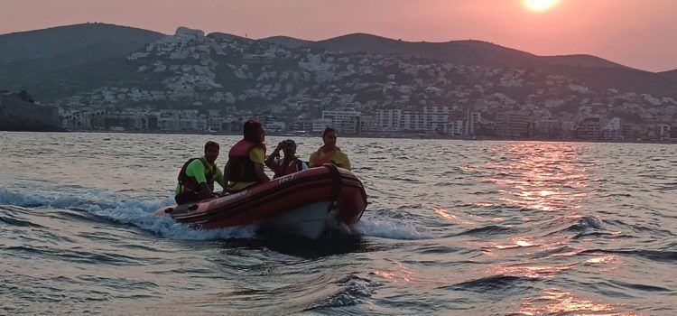 La Playa Norte de Peñíscola acoge un simulacro de rescate en el mar