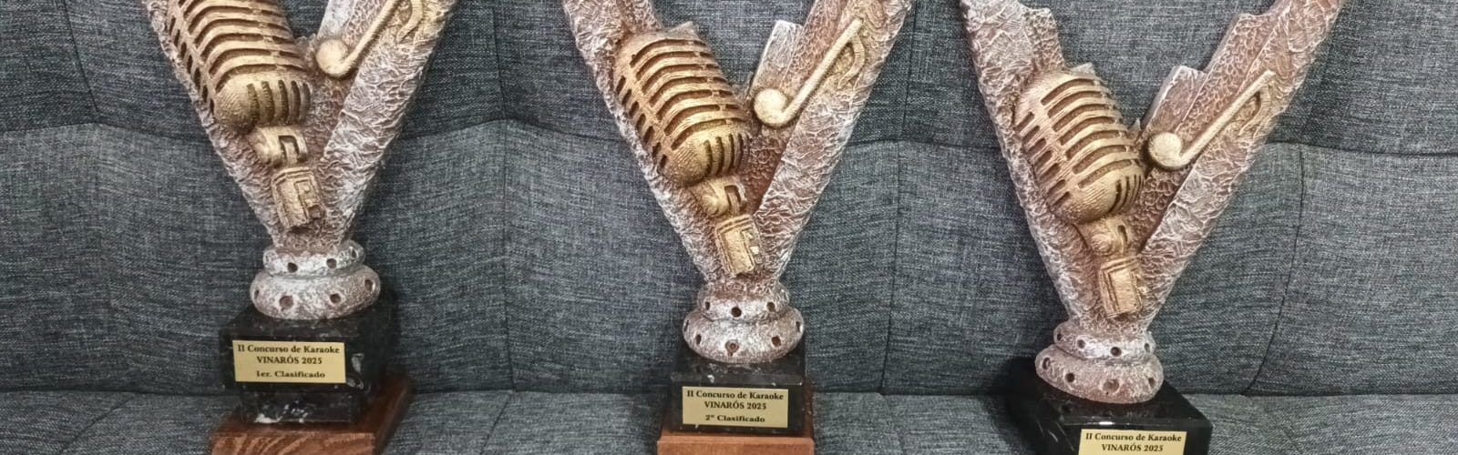 Preparados los trofeos del II Concurso de Karaoke VINAROS 2025