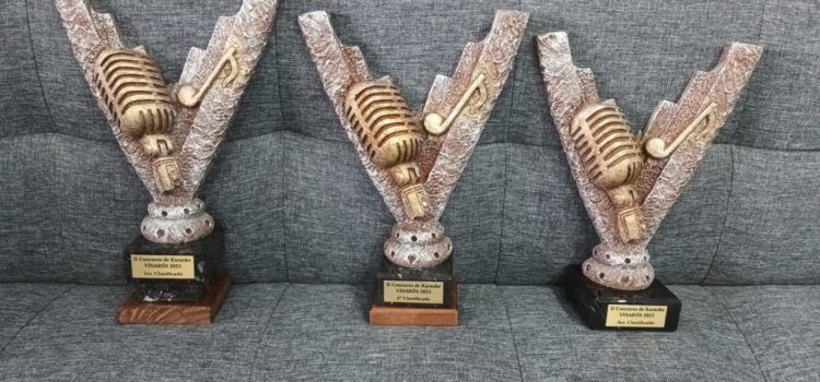 Preparados los trofeos del II Concurso de Karaoke VINAROS 2025