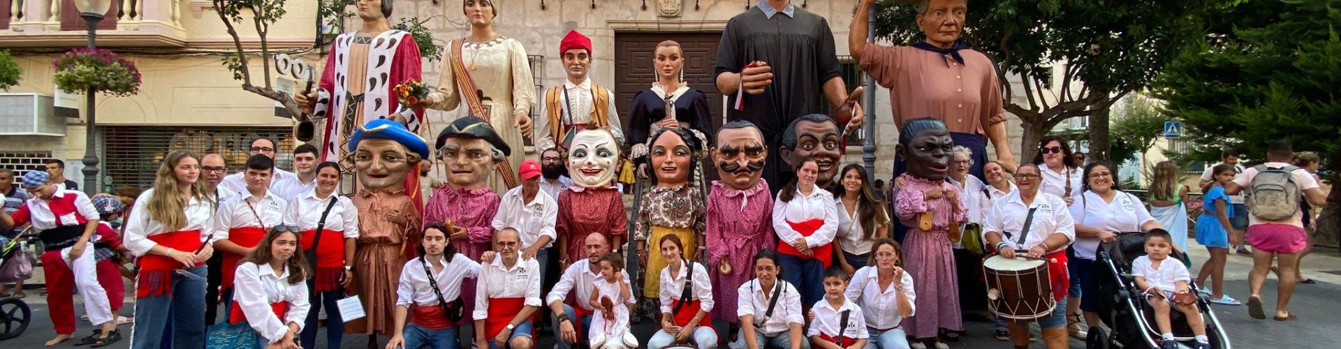 Els nanos i gegants, en la processó de la Mare de Déu d’Agost