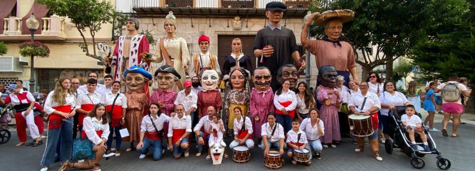 Els nanos i gegants, en la processó de la Mare de Déu d’Agost