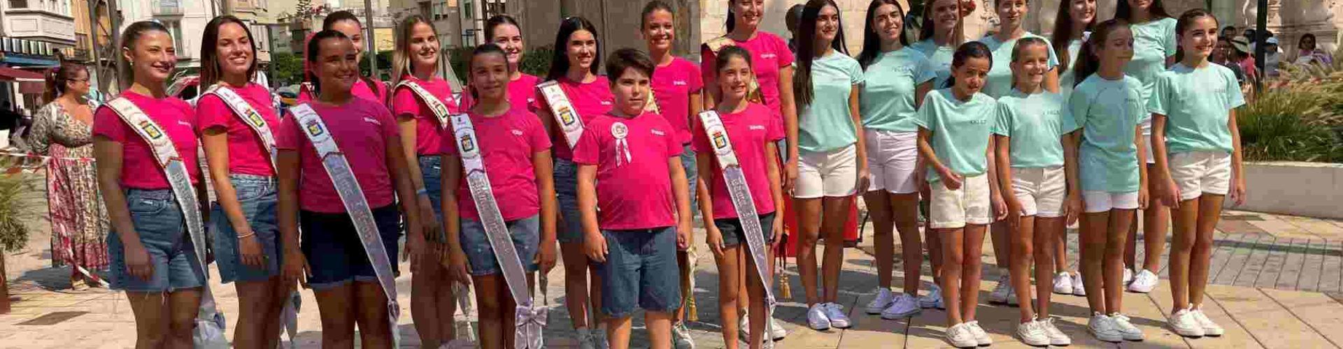 La traca y la concentración de peñas abren las Fiestas Patronales de Benicarló