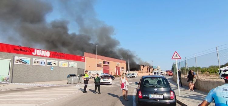 Incendi en una conservera de peix de Vinaròs