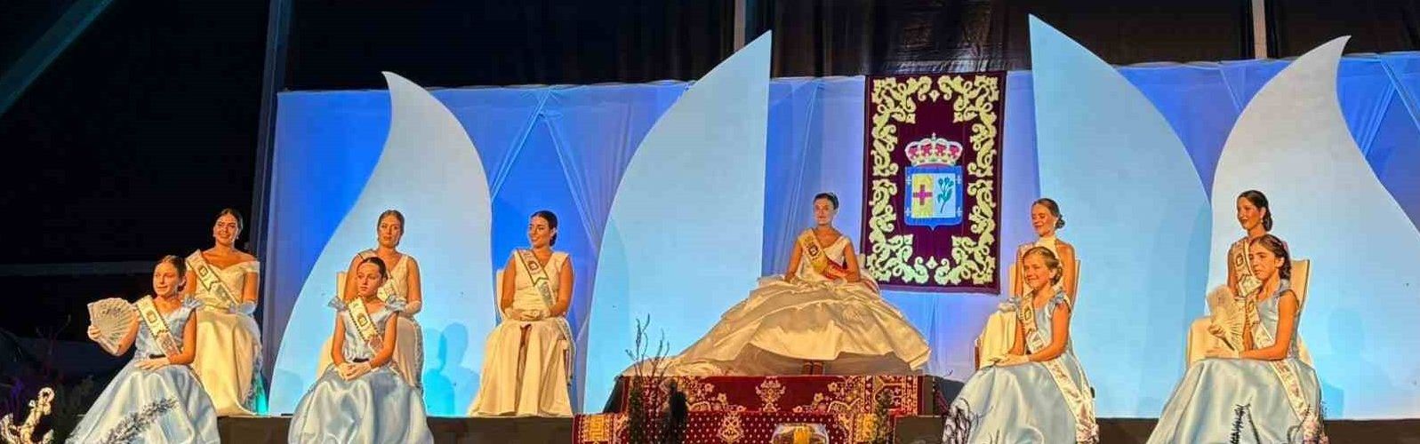 Benicarló proclama a la reina de fiestas Marina Jiménez y sus damas de honor