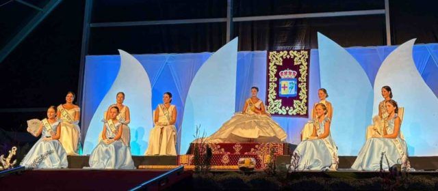 Benicarló proclama a la reina de fiestas Marina Jiménez y sus damas de honor