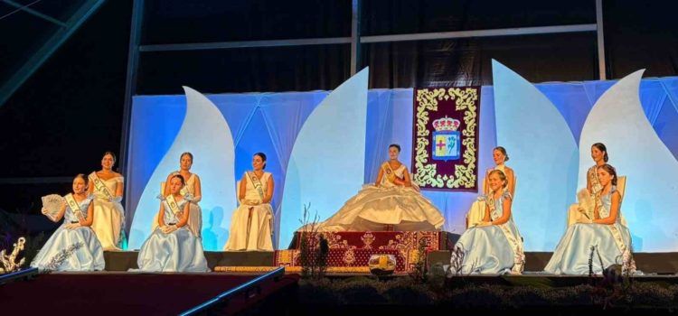 Benicarló proclama a la reina de fiestas Marina Jiménez y sus damas de honor