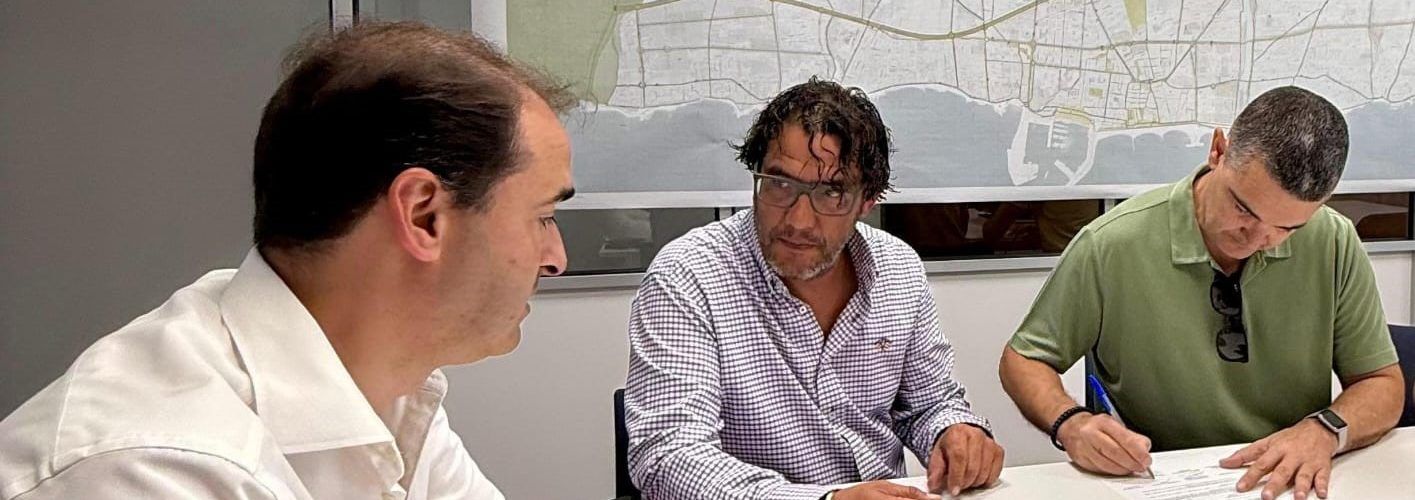 L’Ajuntament de Vinaròs signa el contracte per a remodelar el carrer de Sant Josep