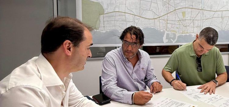L’Ajuntament de Vinaròs signa el contracte per a remodelar el carrer de Sant Josep