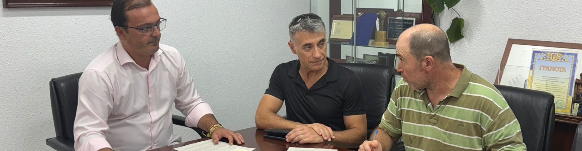 El Ayuntamiento de Peñíscola, con la DO de la alcachofa de Benicarló
