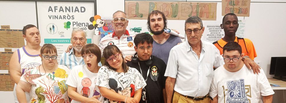 Ray Santana comparte su pasión por el baloncesto en el aula ocupacional de Afaniad Maestrat