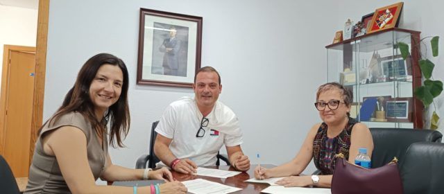 El Ayuntamiento de Peñíscola colabora con el AFA del instituto en distintos actos y el proyecto de patios educativos 