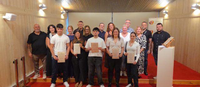 La Fundació Caixa Vinaròs lliura les primeres beques per a estudiants universitaris