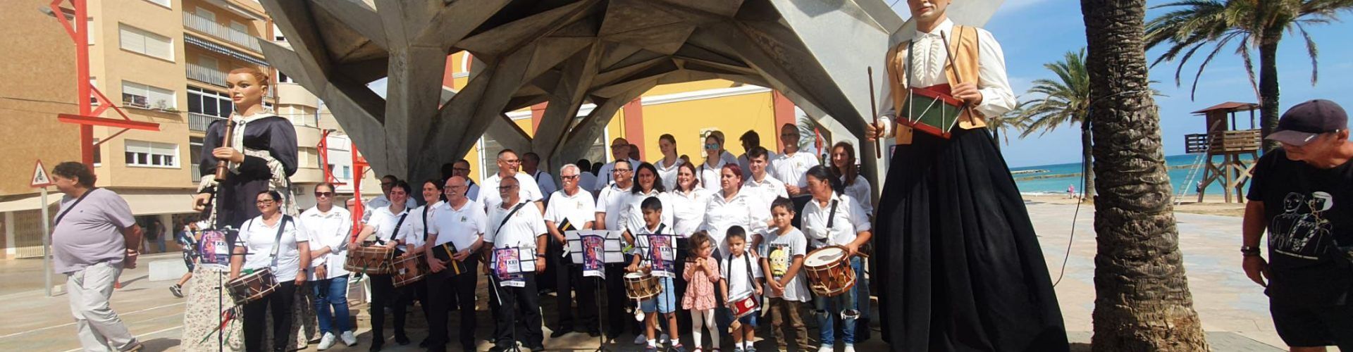 Música de dolçaina i tabal per les colles Xaloc de Castelló i la de Nanos i Gegants de Vinaròs