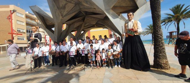 Música de dolçaina i tabal per les colles Xaloc de Castelló i la de Nanos i Gegants de Vinaròs