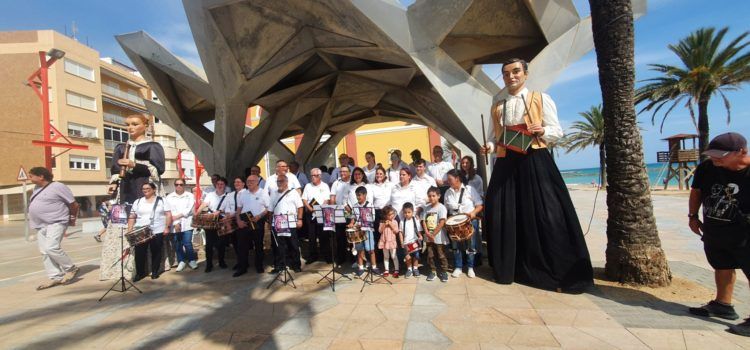 Música de dolçaina i tabal per les colles Xaloc de Castelló i la de Nanos i Gegants de Vinaròs