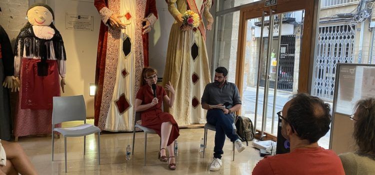 Èxit de públic en la presentació del llibre de Magda Simó que obria el Setembre Cultural de Compromís