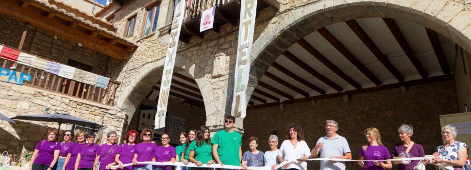 Portell s’ompli d’artesania en la primera fira tèxtil i de productes de la terra