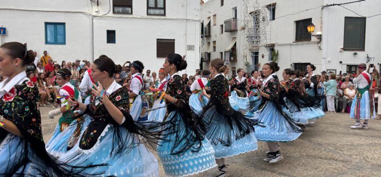 La lluvia no ha empañado la celebración de la Natividad de la Virgen en Peñíscola