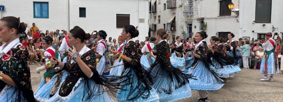 La lluvia no ha empañado la celebración de la Natividad de la Virgen en Peñíscola