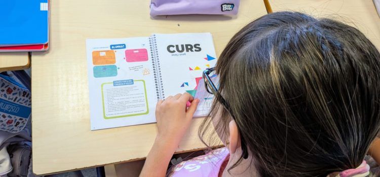 Benicarló distribueix més de 2.000 agendes escolars entre l’alumnat de primària