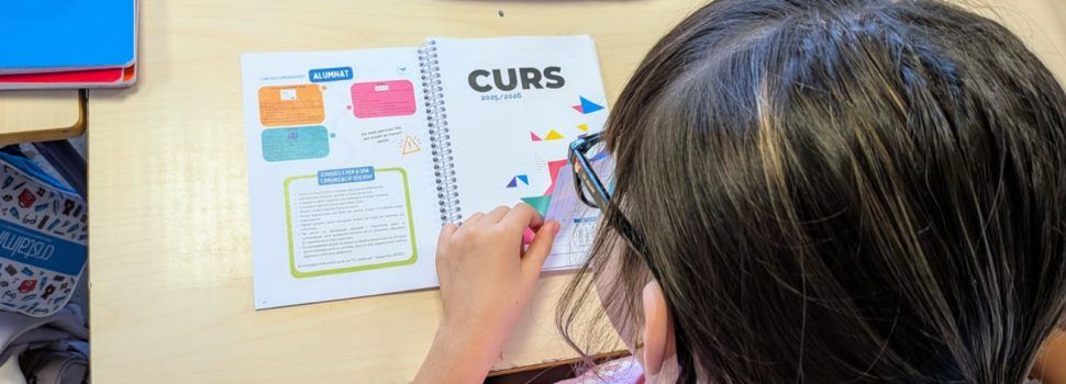 Benicarló distribueix més de 2.000 agendes escolars entre l’alumnat de primària