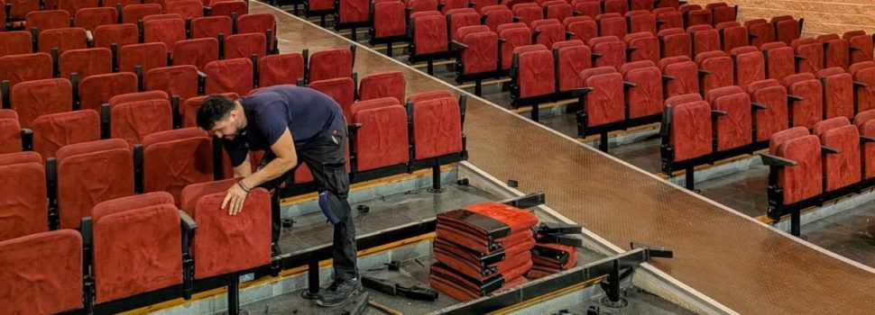 Comencen els treballs de renovació de les butaques de l’Auditori de Benicarló