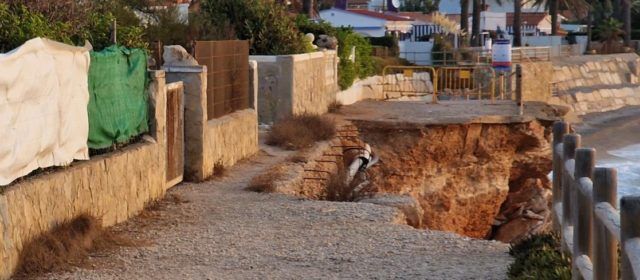 Permís de Costes per protegir un tram de la Cala Puntal destruït pels temporals