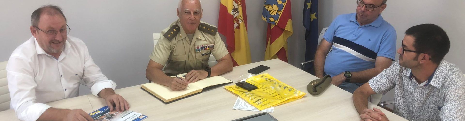 El Subdelegat de Defensa a Castelló visita l’Ajuntament de Santa Magdalena