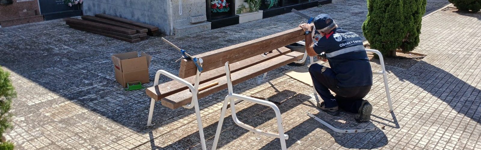 L’Ajuntament adequa el cementeri municipal amb motiu de la celebració de Tots Sants