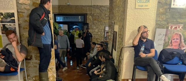 Freginals acull més de 150 persones atrapades pel temporal