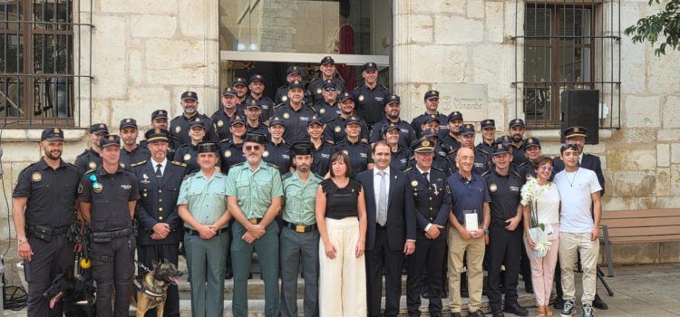 Celebració del patró de la Policia Local, amb formació, revista dels agents i lliurament de distincions