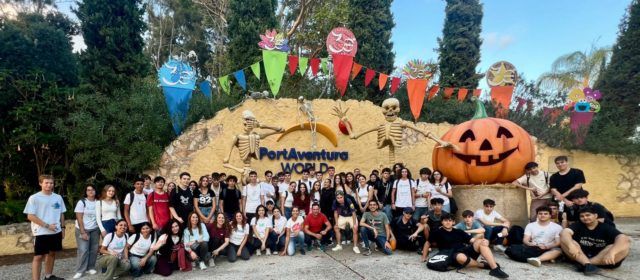 IES Joan Coromines: L’alumnat d’Administració, Informàtica i E. Física participa en el tercer Hackathon de PortAventura