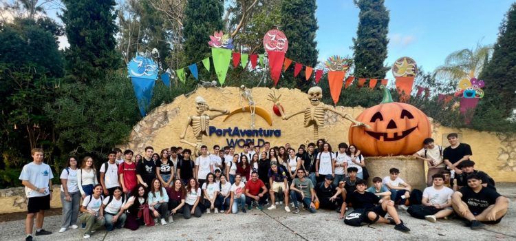 IES Joan Coromines: L’alumnat d’Administració, Informàtica i E. Física participa en el tercer Hackathon de PortAventura