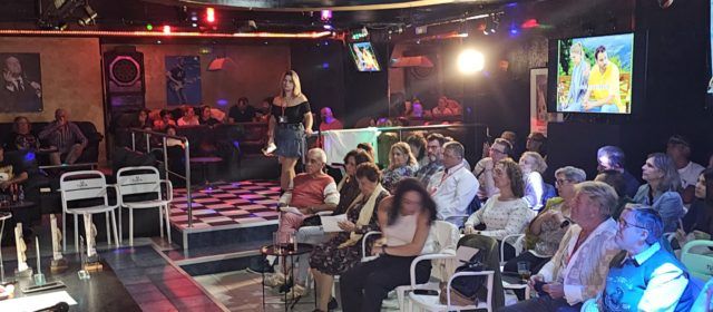 Numeroso público en la segunda edición del concurso de karaoke, a pesar de la lluvia