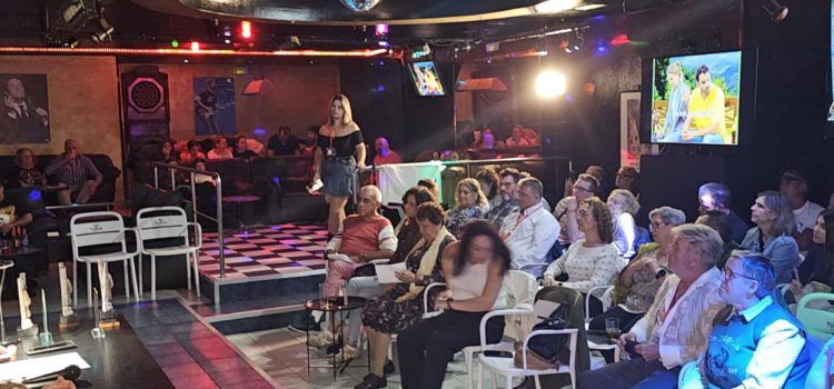 Numeroso público en la segunda edición del concurso de karaoke, a pesar de la lluvia
