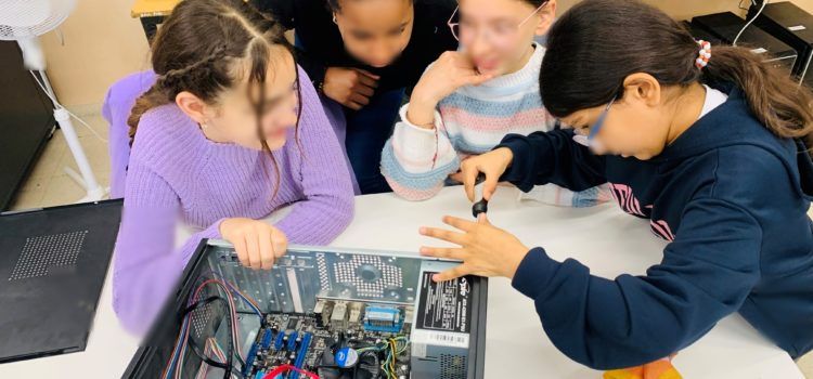 L’Institut Montsià guanya el Premi Alianza Steam pel talent femení al Girl’s Day