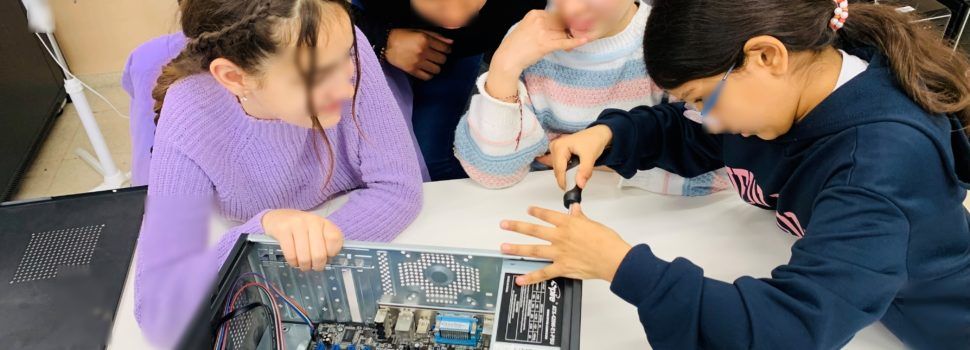 L’Institut Montsià guanya el Premi Alianza Steam pel talent femení al Girl’s Day