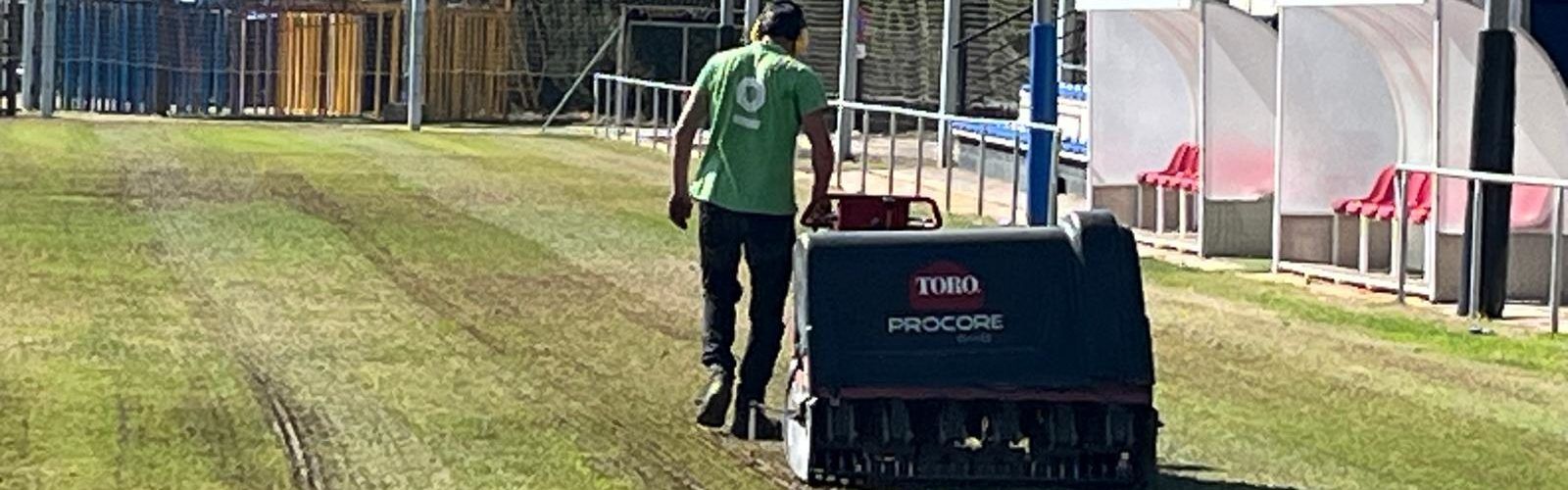 L’Ajuntament de Rossell realitza treballs de ressembra al Camp de Futbol Municipal “La Planeta”