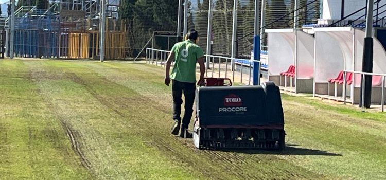 L’Ajuntament de Rossell realitza treballs de ressembra al Camp de Futbol Municipal “La Planeta”